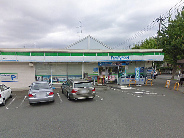 ファミリーマート青葉すみよし台店まで910m、コンビニもあって便利です