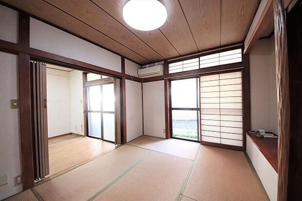 使用用途のある6帖の和室となっており、生活に合わせてご使用可能なお部屋となっております。