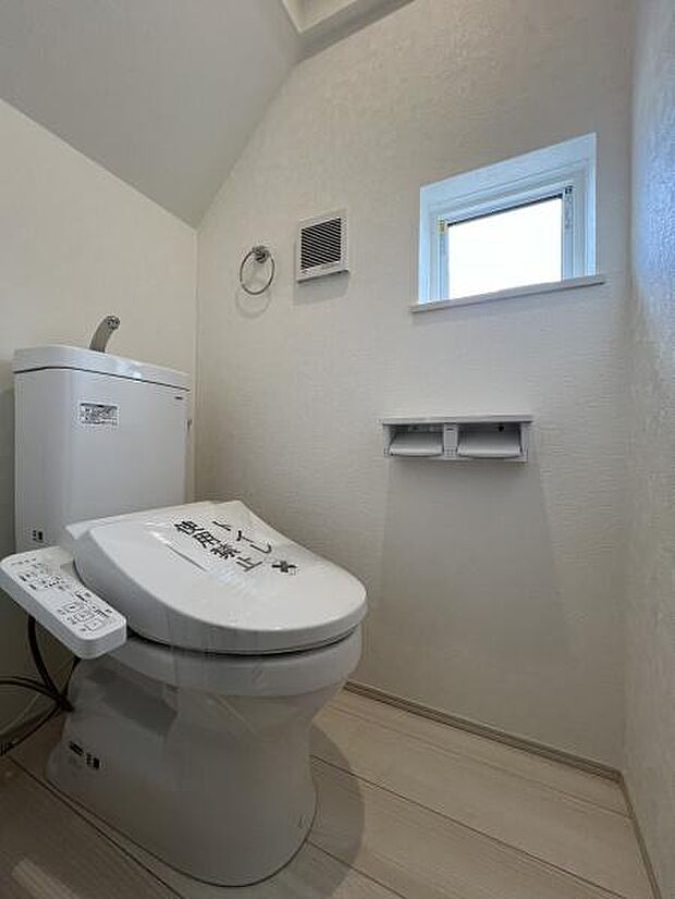 1F温水洗浄便座のトイレになります。