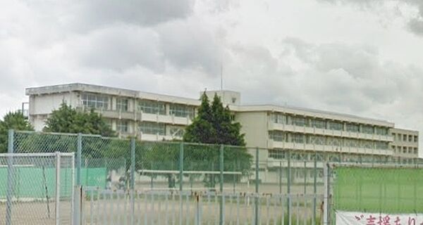 土浦市立土浦第三中学校まで2410m