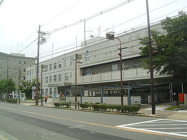大阪市東淀川区役所まで424m