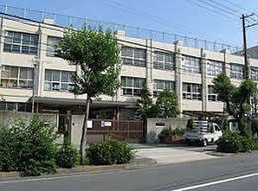 大阪市立新東淀中学校まで838m