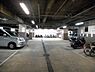 玄関：敷地内、駐車場管理されております！(空き状況は都度確認必須)