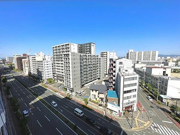 高層階ならではの解放感に溢れるバルコニーです。周辺には遮る建物がなく、眺望が優れているのが特徴です。