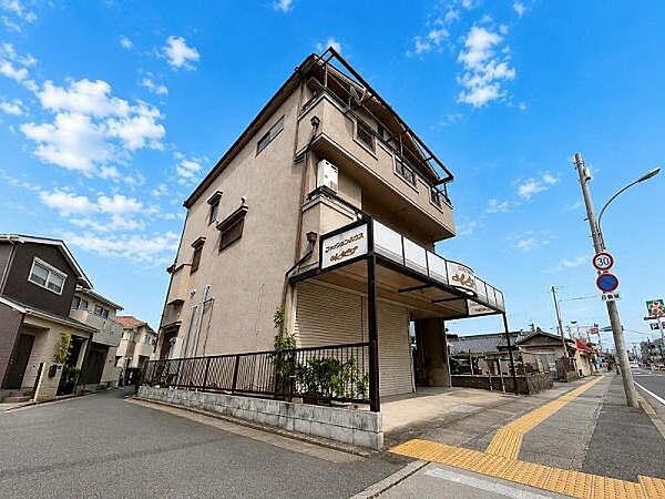 付近には遮る建物が無く気持ちい陽光が差し込みますね。