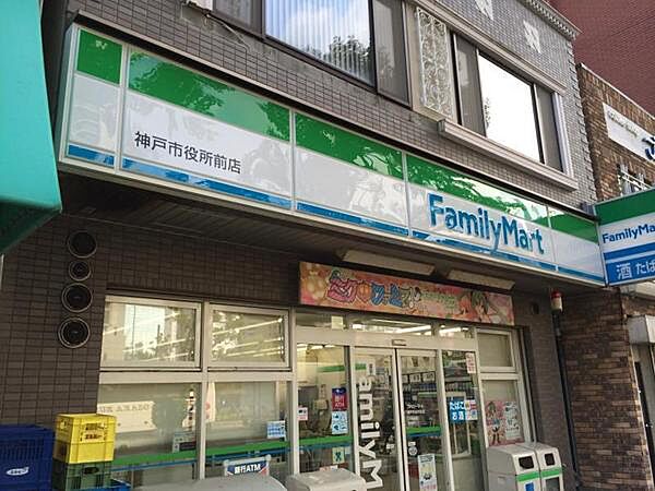 画像23:ファミリーマート神戸市役所前店まで60m