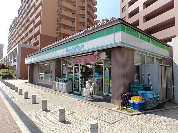ファミリーマート泉大津東港町店まで270m