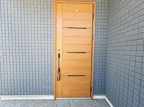 陽当たり良好。明るい玄関です。