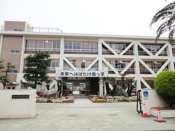 貝塚市立南小学校まで950m