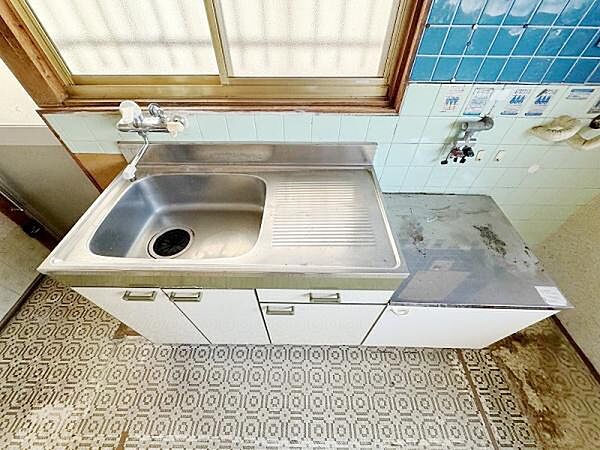 収納豊富なキッチンです