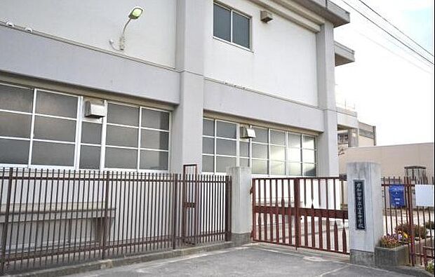 岸和田市立山直中学校まで1641m