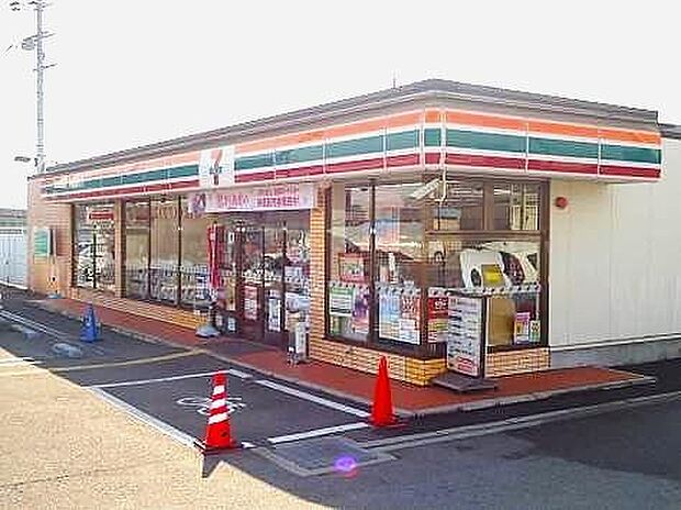 セブンイレブン和泉小田町店まで697m