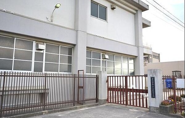 岸和田市立山直中学校まで1700m