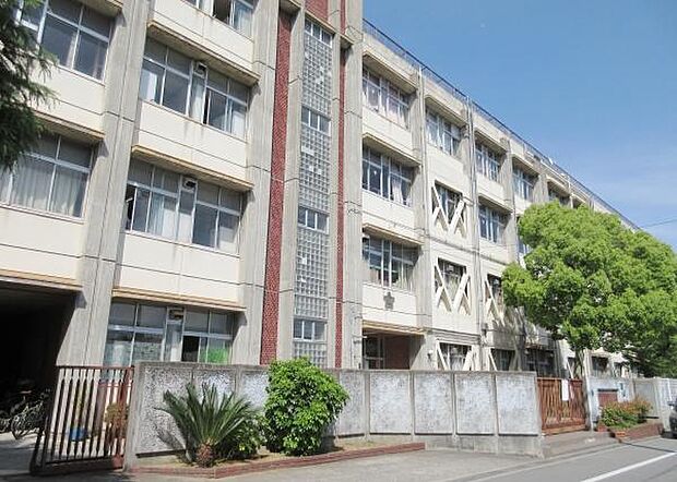 泉大津市立小津中学校まで500m