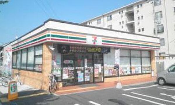 セブンイレブン泉大津東助松町店まで500m
