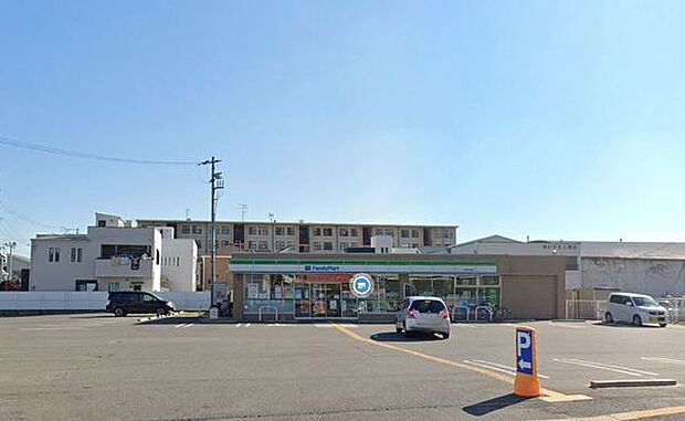 ファミリーマート岸和田並松店まで370m
