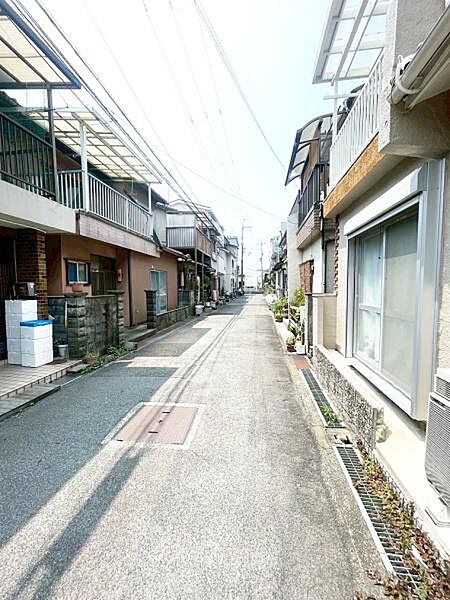 前面道路含む現地写真です