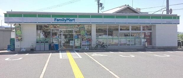 ファミリーマート泉佐野鶴原店まで1100m
