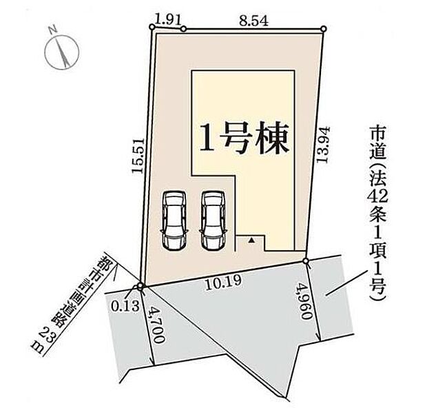 敷地の形状が分かりやすく示されています。市道や都市計画道路に面しており利便性が感じられます。車2台分の駐車スペースが配置されています。建物と敷地のバランスが見て取れます。