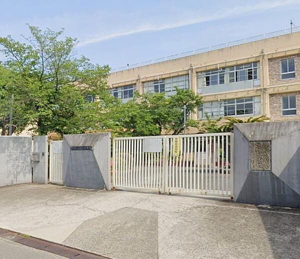 和泉市立鶴山台北小学校まで600m