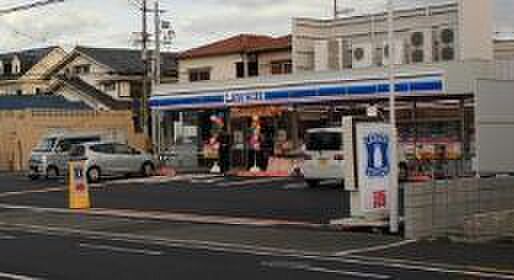 ローソン岸和田加守町三丁目店まで550m