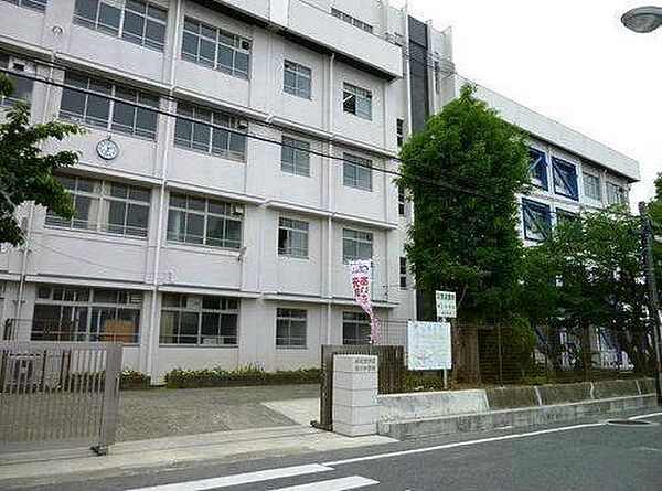 泉佐野市立第三中学校まで1000m