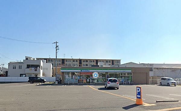 ファミリーマート岸和田並松店まで260m