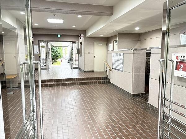 明るく広いエントランス