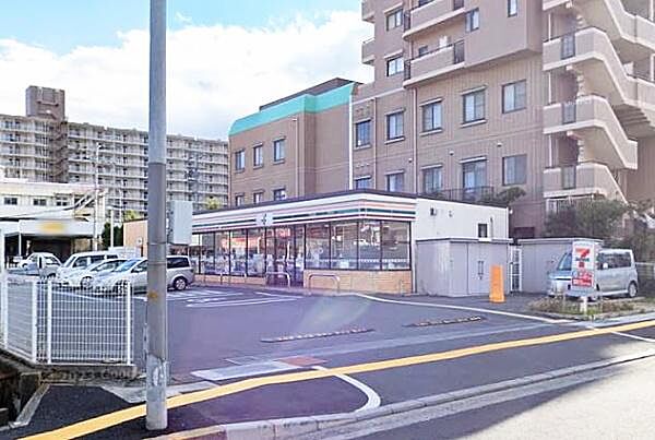 セブンイレブン泉佐野羽倉崎駅前店まで230m