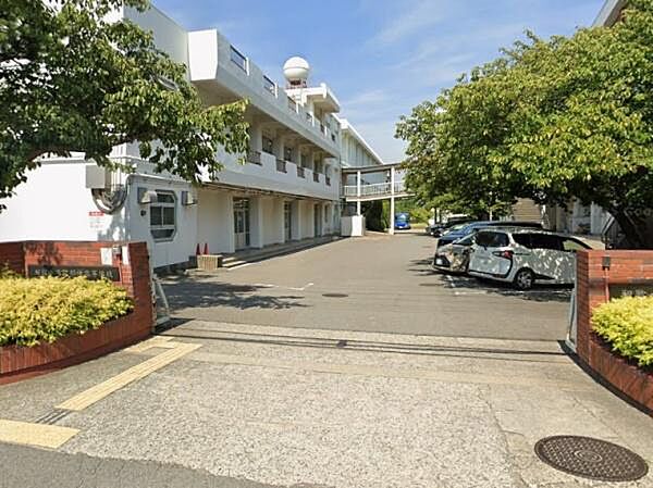 和歌山県立桐蔭中学校まで750m