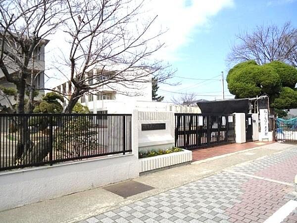 忠岡町立東忠岡小学校まで1300m