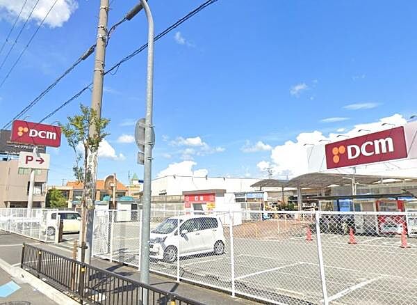 DCMダイキ岸和田店まで900m