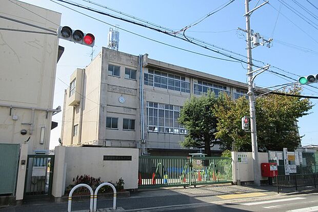堺市立登美丘西小学校まで660m