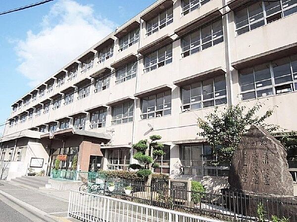 堺市立三宝小学校まで820m