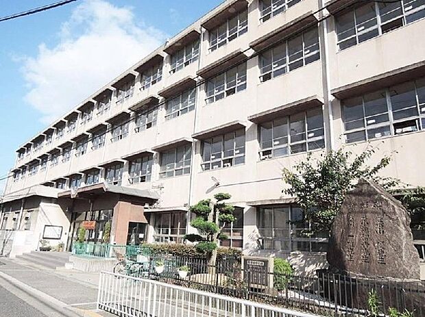堺市立三宝小学校まで950m