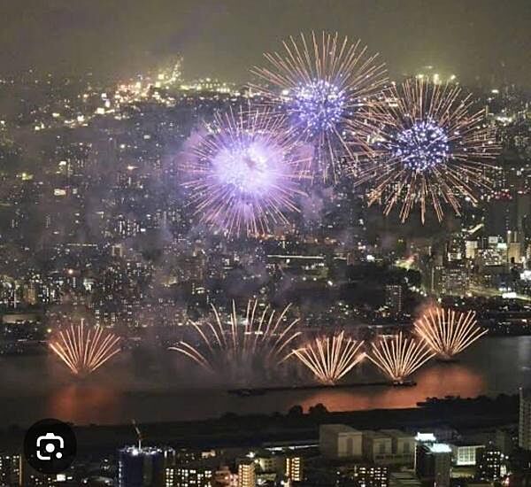 夏にはリビングから淀川花火が一望できます