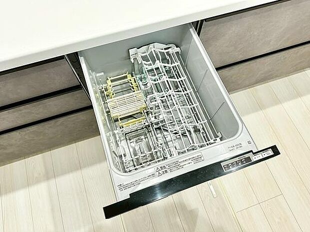 食器洗い乾燥機は日常の手間を省く便利な設備です!衛生的に食器洗いを行うことができ、お子様がいるご家庭も安心です。