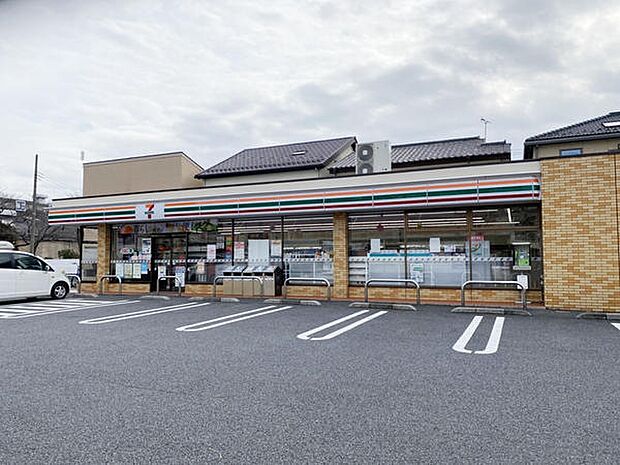 セブンイレブン　草加栄町1丁目店まで550m、セブンイレブン　草加栄町1丁目店550m(徒歩8分)