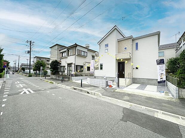 前面道路は歩道付き8m公道のため、開放感のある区画です。