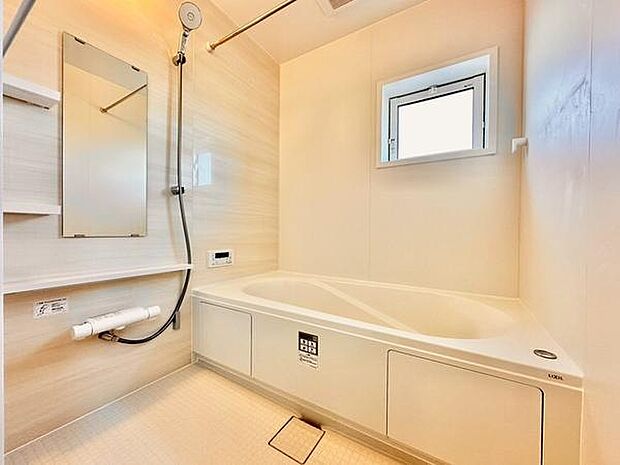 広々としたバスルームで1日の疲れをしっかりと癒やすことができます。ランドリーパイプ設置済みで雨の日のお洗濯も安心です！
