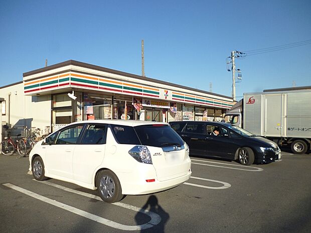 セブンイレブン草加柳島店まで600m、セブンイレブン草加柳島店600m(徒歩7分）