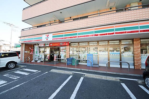 セブンイレブン 草加青柳5丁目店まで600m、セブンイレブン 草加青柳5丁目店600m(徒歩8分)