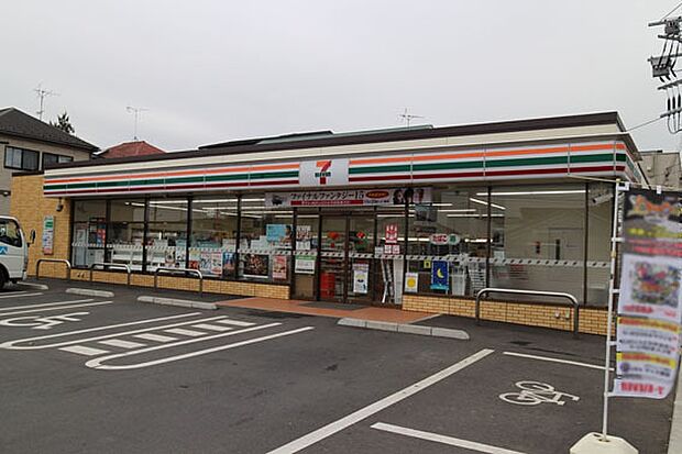 セブンイレブン　草加稲荷中央通り店まで300m、セブンイレブン　草加稲荷中央通り店300m(徒歩4分)