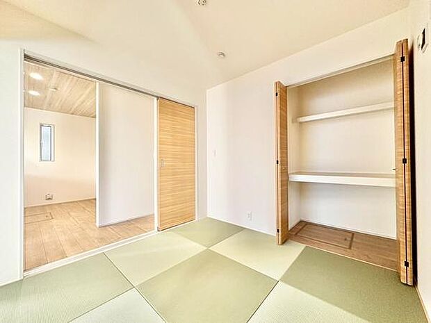 和室はお子さまの遊び場や客間としても便利。家族の暮らしに合わせて柔軟に使える、落ち着きのある快適な空間です。