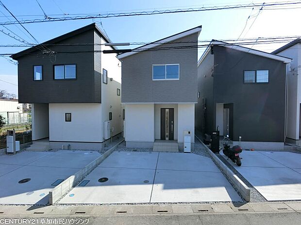ゆとりある敷地面積37坪超を確保したお住まい。小中学校が徒歩10分以内にそろい、子育て中のご家庭も安心です。