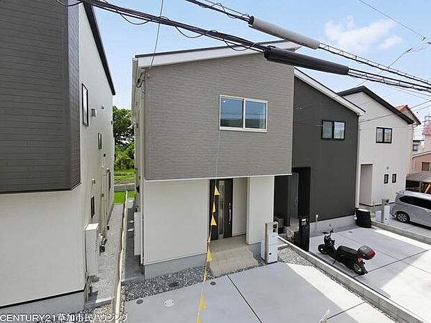 ゆとりある敷地面積37坪超を確保したお住まい。小中学校が徒歩10分以内にそろい、子育て中のご家庭も安心です。