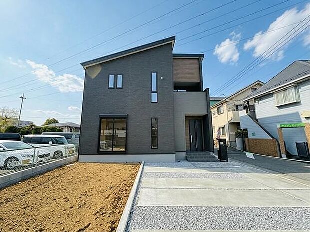 将来を見据えて駐車スペースは2台分。お子様の送迎や趣味の車など、ライフスタイルの変化に対応できます。