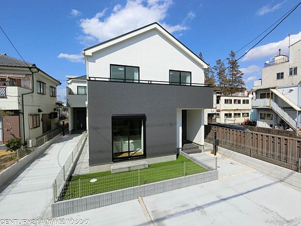 ZEH水準仕様を採用し、高い省エネ性能と快適な住環境に配慮した住まいです。長期優良住宅の認定基準も満たしており、安心して長く暮らせる点も魅力です。