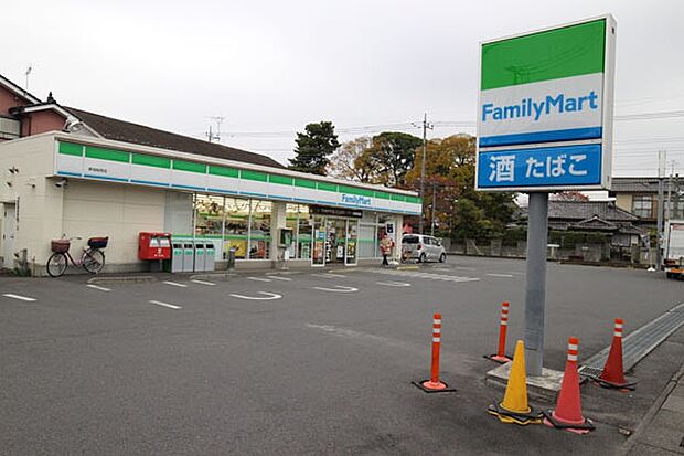 ファミリーマート　草加稲荷店まで140m、ファミリーマート　草加稲荷店140m(徒歩2分)