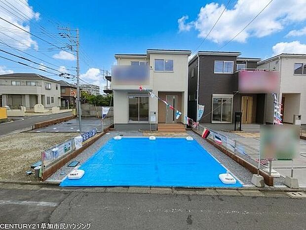 駐車スペースを確保した住まい。お車をお持ちの方はもちろん、現在お車がないご家庭でも、自転車やベビーカー置き場、お子様の遊び場など、ライフスタイルに合わせて多目的に活用できる便利なスペースです。